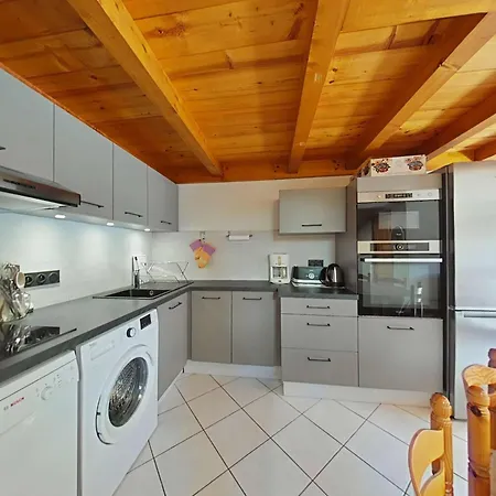 Appt Au Centre Avec 2 Chambres, Balcon, Casier A Et Confort Au Grand-bornand - Fr-1-241-61 * Le Grand-Bornand